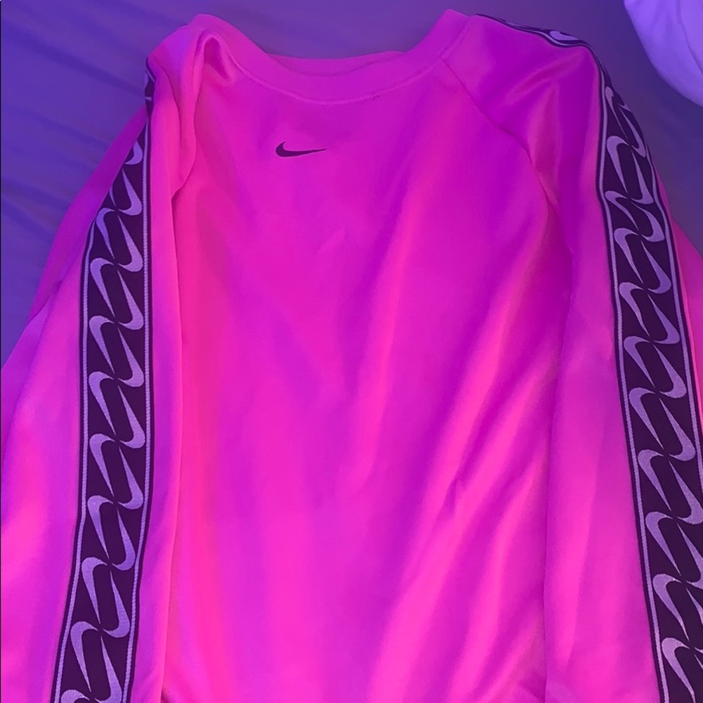 pink nike crew neck